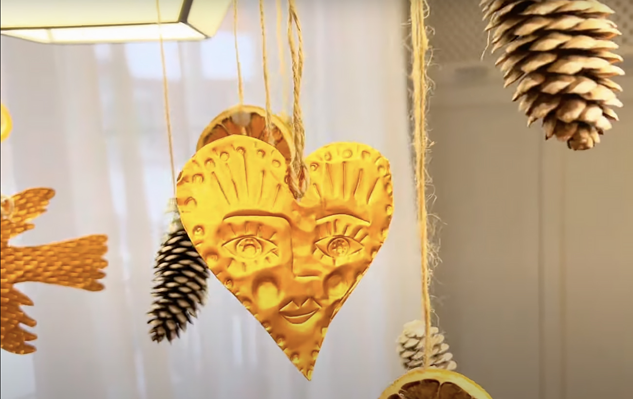 Новогоднее украшение из фольги, которое поразит всех: вот, как его сделать